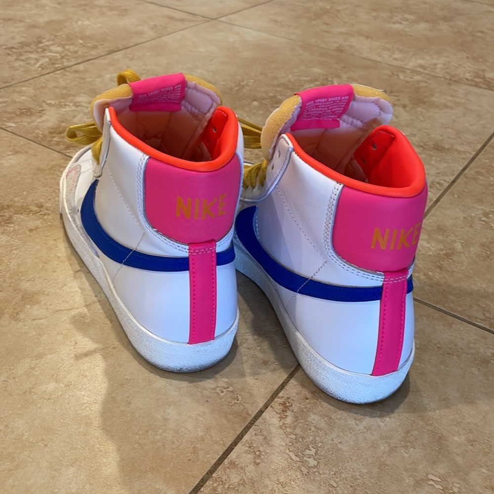 Womens 9 Blazer Mid 77